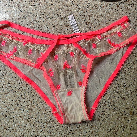NWT heart embroidery VS keyhole cheekini panty, M - Picture 3 of 10